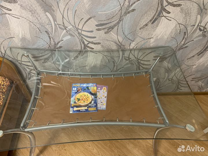 Стеклянный стол