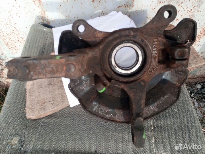 Кулак левый. Сузуки Свифт