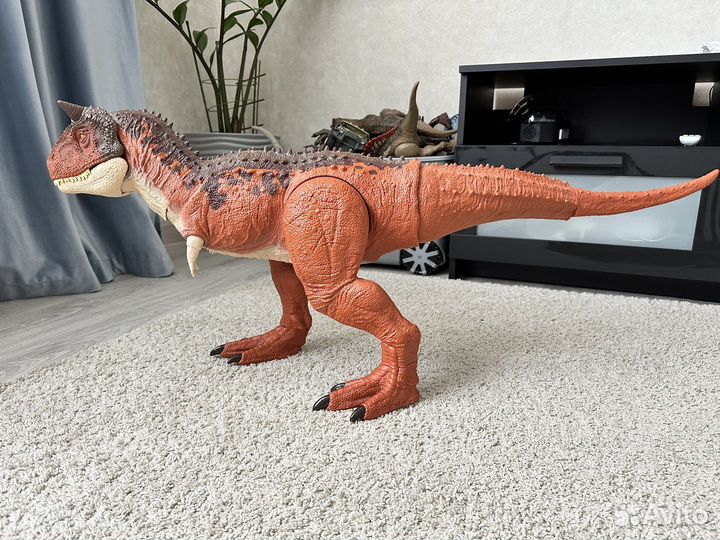 Jurassic world карнотавр