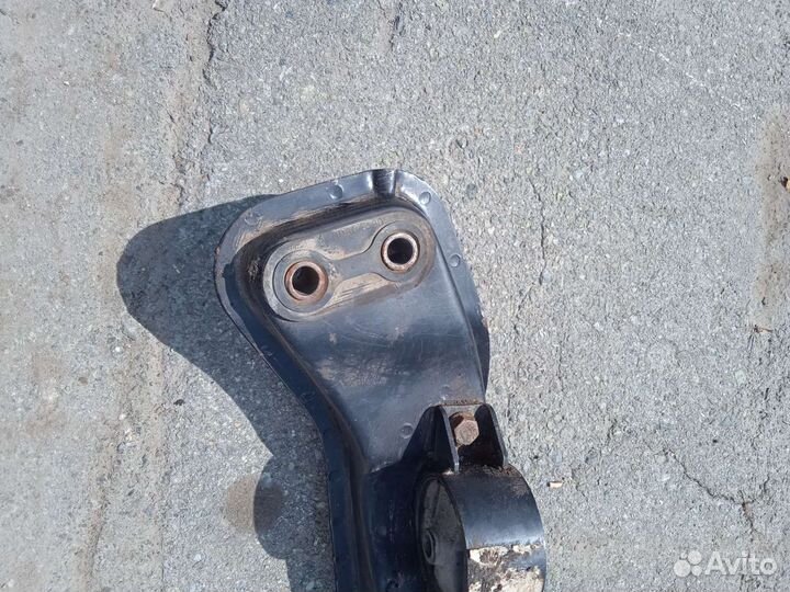 Опора крепления двигателя RVR Z N11W Митсубиси рвр