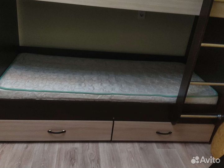 Двухъярусная кровать бу с матрасами
