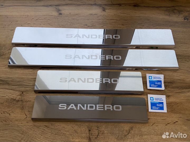 Накладки на пороги Renault Sandero