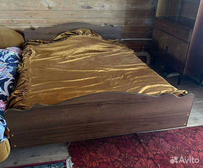 Кровать двухспальная с матрасом