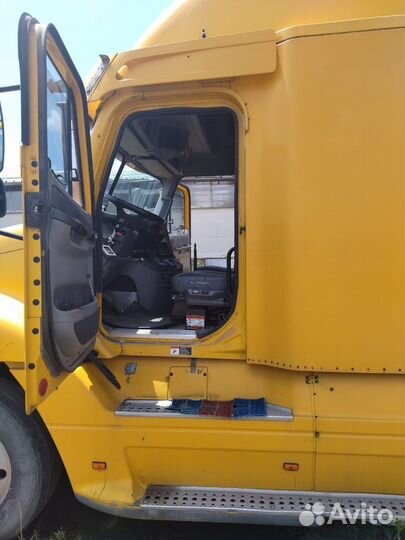 Freightliner CL120064ST, 2003