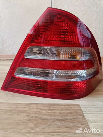 Задний фонарь Мерседес