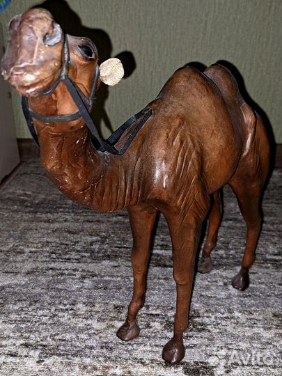 Кожаная статуэтка верблюд из ОАЭ