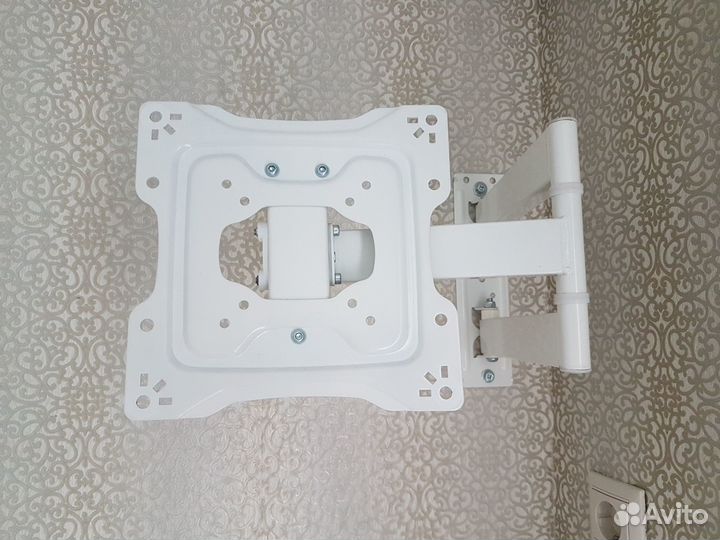 Кронштейн для телевизора на стену белый