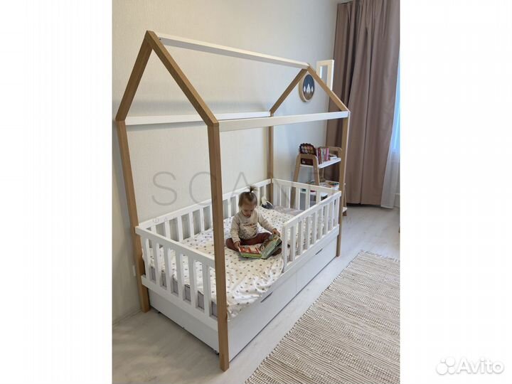 Детская кровать домик из бука