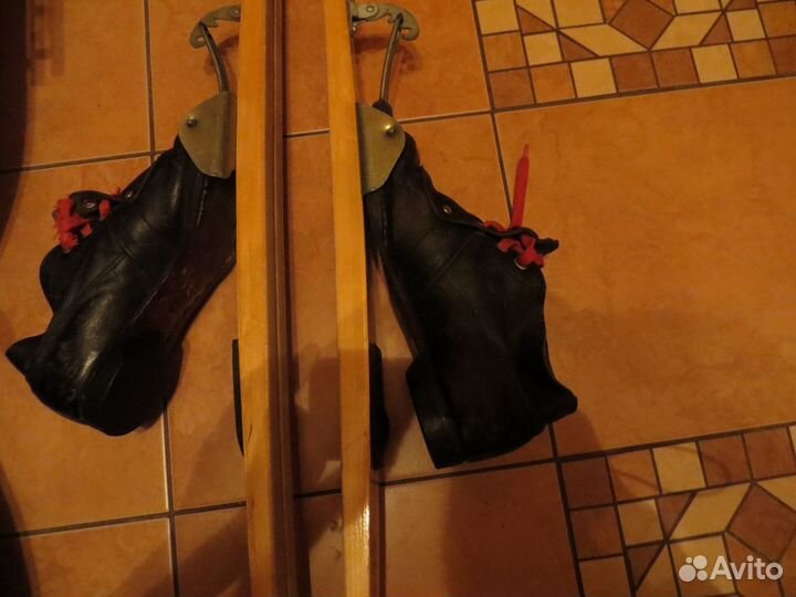 Лыжи беговые(4+3 пар), палки (2), ботинки(6)