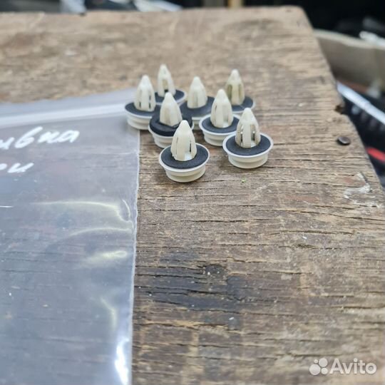 Клипсы обшивки двери Bmw 5 E60/61