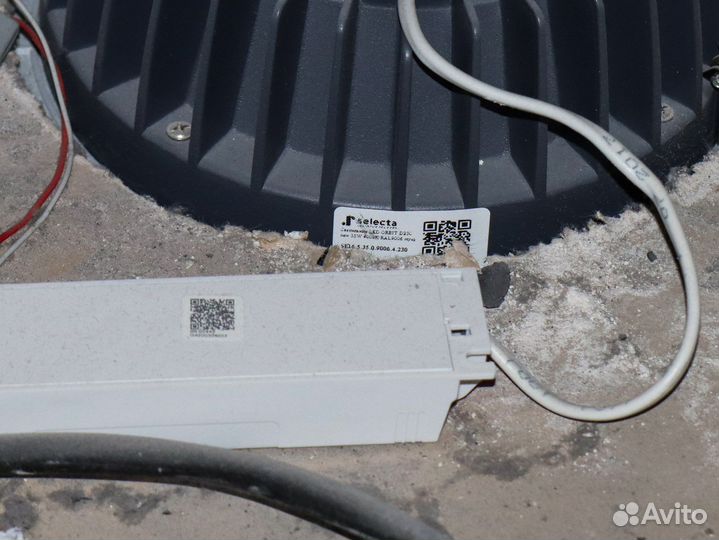 Трековые и потолочные светильники салона re:Store