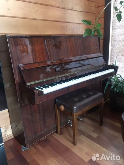 Пианино Красный Октябрь + банкетка