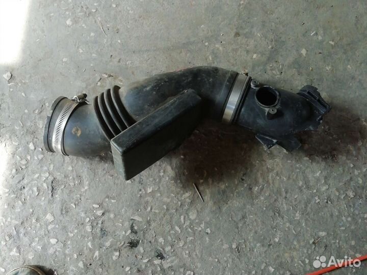 Патрубок воздушного фильтра субару оутбек 2006