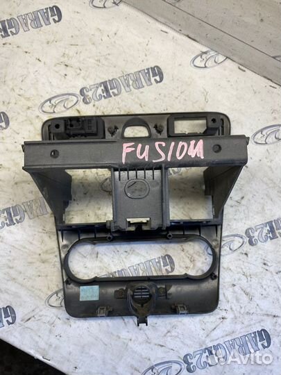 Рамка магнитолы Ford Fusion