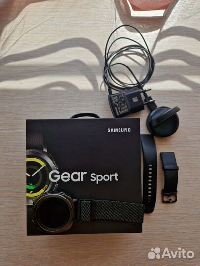 Смарт часы Samsung gear sport