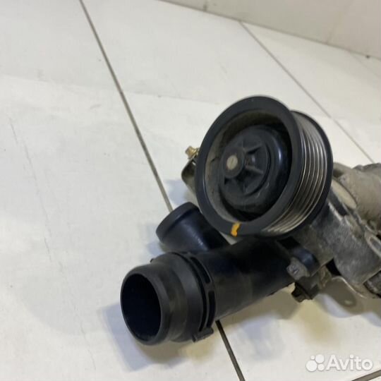 Насос водяной помпа Mercedes-Benz C-Class W204