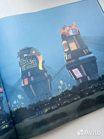 Графические романы и комиксы