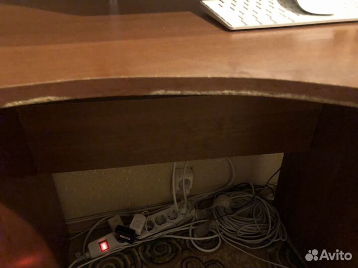 Компьютерный стол