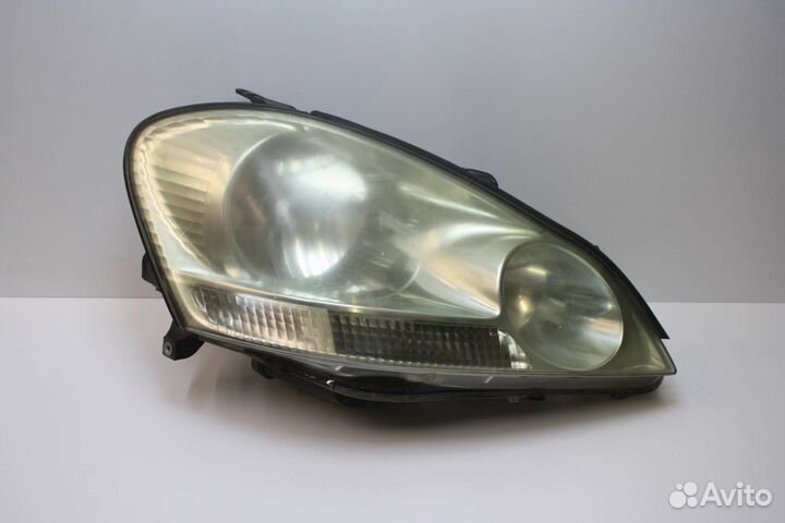 Фара правая Toyota Ipsum 2 ACM21W 2003