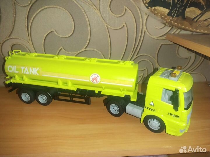 Инерционная машинка бензовоз
