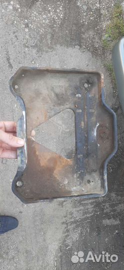 Площадка под аккумулятор Mercedes 124