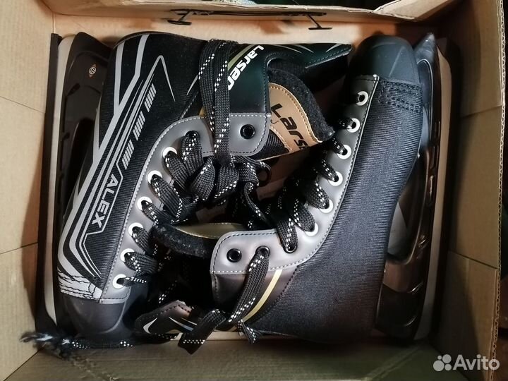 Коньки хоккейные