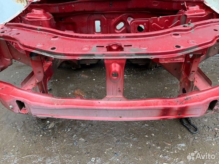 Передняя часть Renault Duster K4MA606 2013