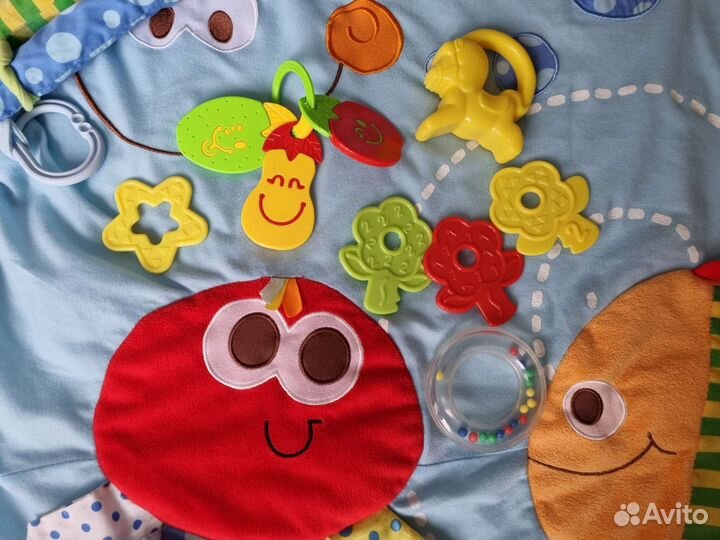 Развивающий коврик для малышей с дугами