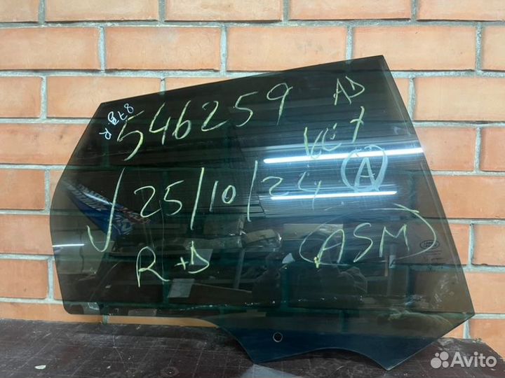 Стекло двери заднее правое Land Rover Discovery
