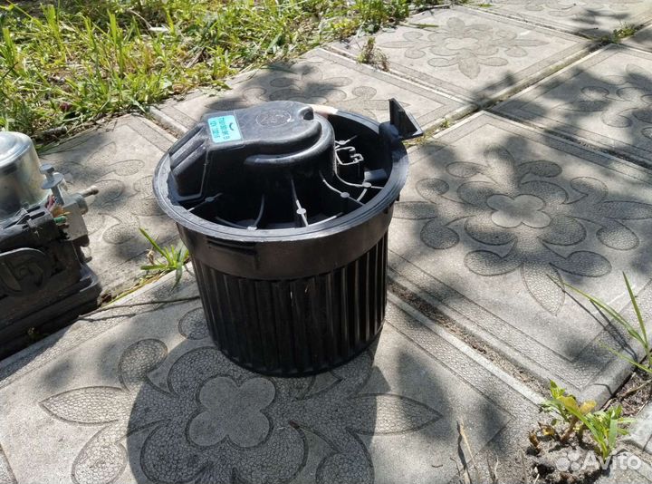 Вентилятор Nissan leaf