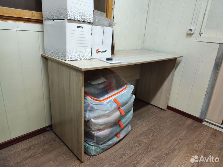 Стол письменный 1400
