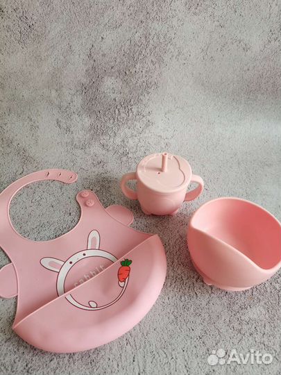 Поильник, миска, нагрудник из силикона