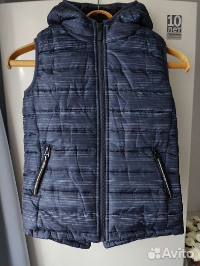 Жилет утеплённый безрукавка для мальчика 134 новый