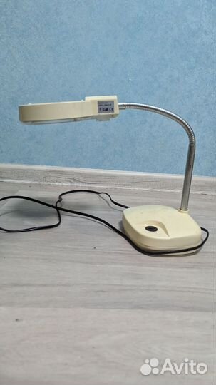 Лампа-лупа с подсветкой настольная