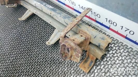 Усилитель бампера передний (кронштейн) toyota land