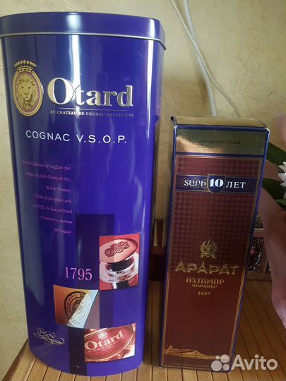 Коробки и бутылки (пустые) коллекционные