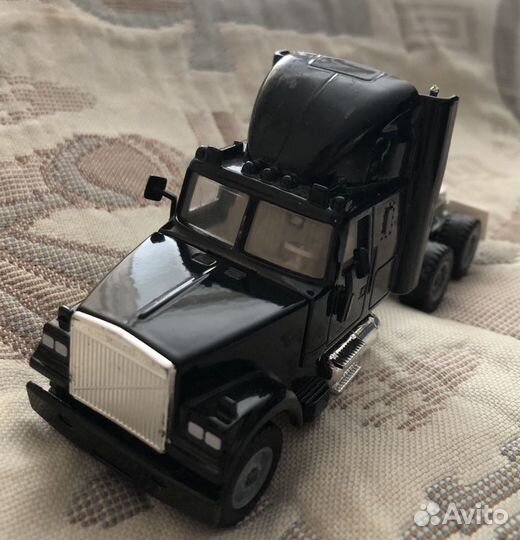 Модель грузовика Volvo