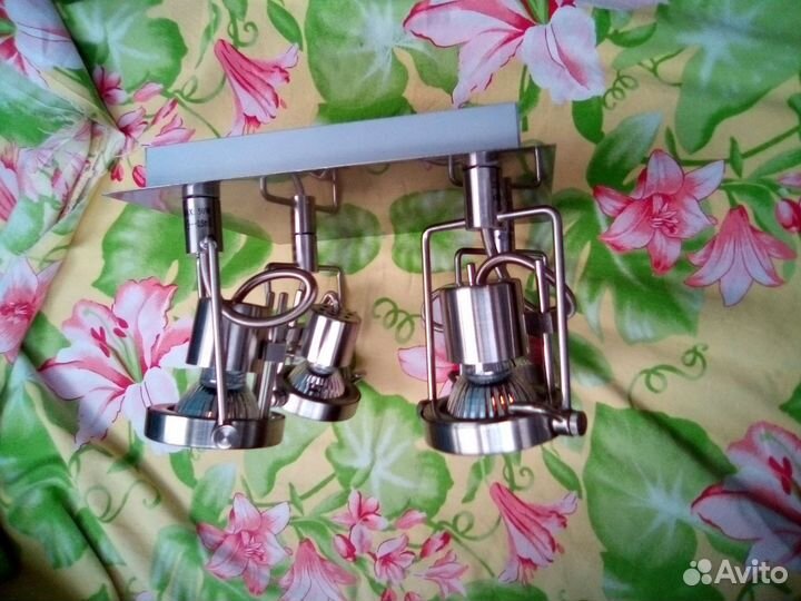 Светильник на 4 лампы с поворотом