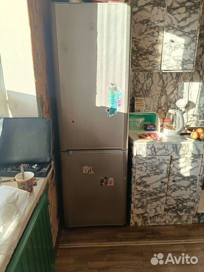 Холодильник бу indesit