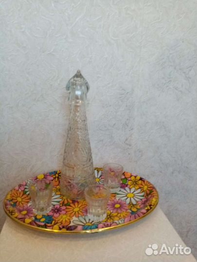 Графины и кувшин