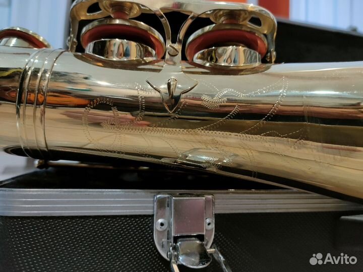 Саксофон-альт Invotone (золото)