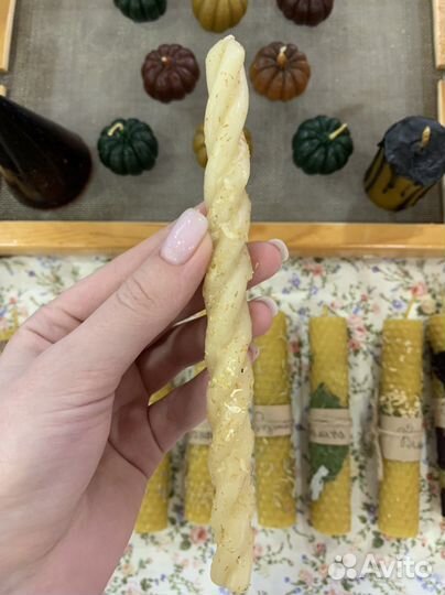 Свечи-скрутки разные из пчелиного воска с травами