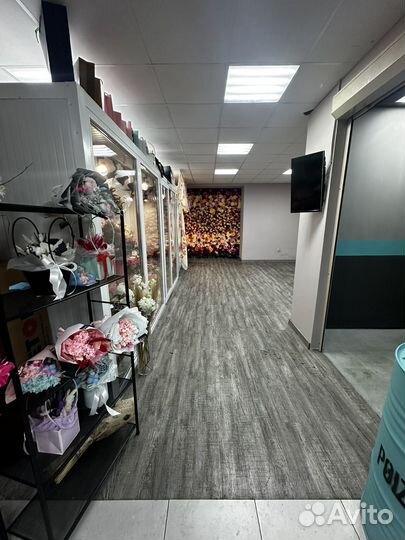 Полки в аренду в центре на Литейном