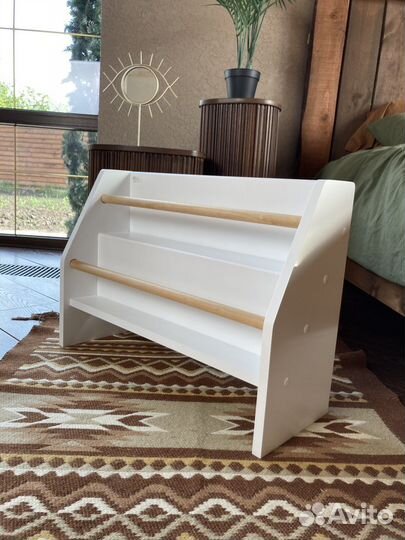 Детская книжная полка монтессори