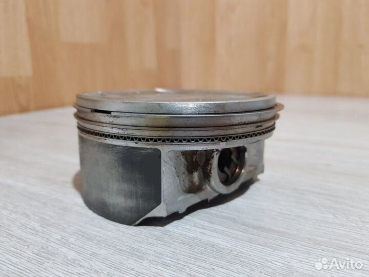 Поршень Subaru Forester SF6 EJ253 1998