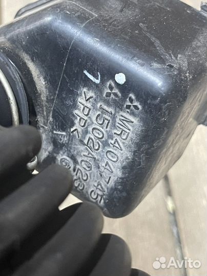 Патрубок воздушного фильтра Mitsubishi Pajero 4