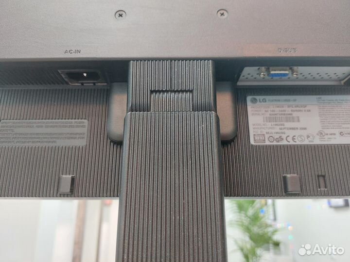Монитор LG Flatron L1952Z