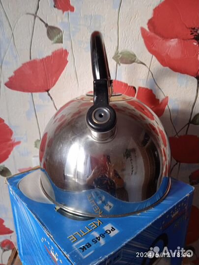 Чайник со свистком для газовой плиты новый
