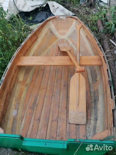 Лодка деревянная 