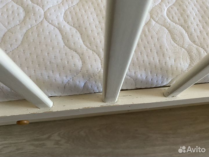 Детская кроватка с продольным маятником